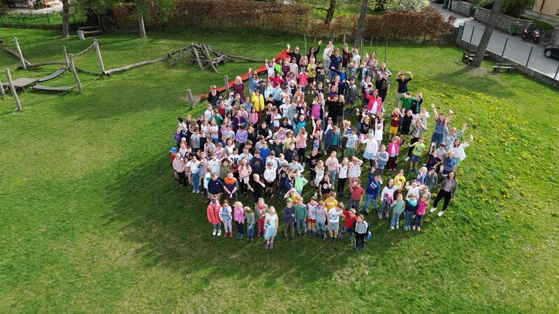 Luftaufnahme der Volksschule Oberalm
